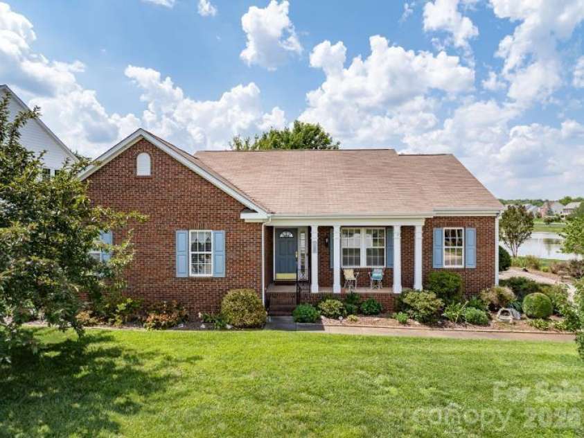 7716 Conifer Circle, Indian Trail, NC 28079.  MLS# CAR4389738, YatesRealty ID 32257. Welcome to 7716 Connifer Circle in Lake Park