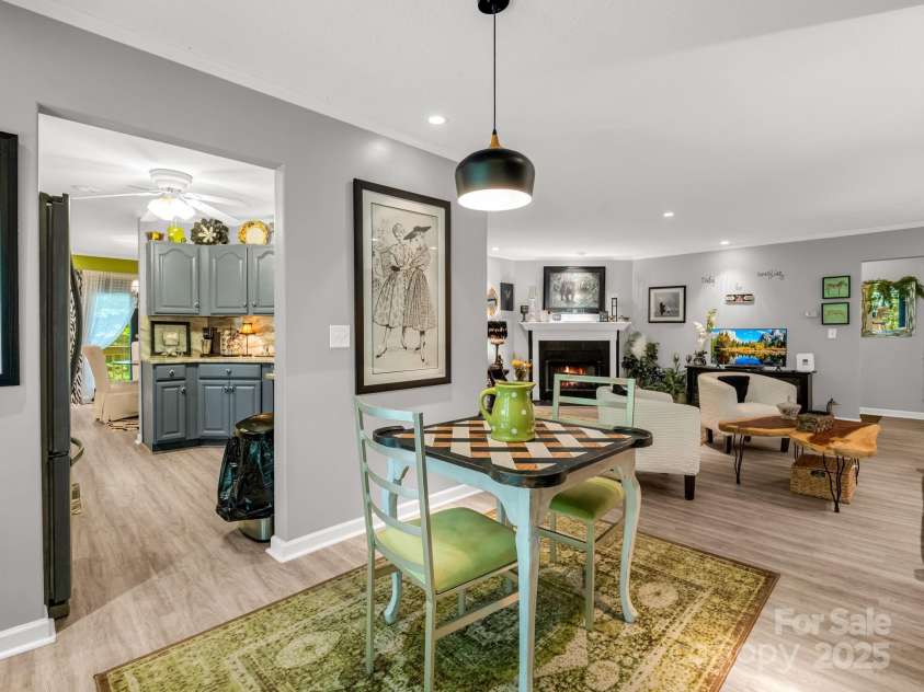 134 Downing Place, Lake Lure, NC 28746.  MLS# CAR4289968, YatesRealty ID 32258. B'fast nook off KIT