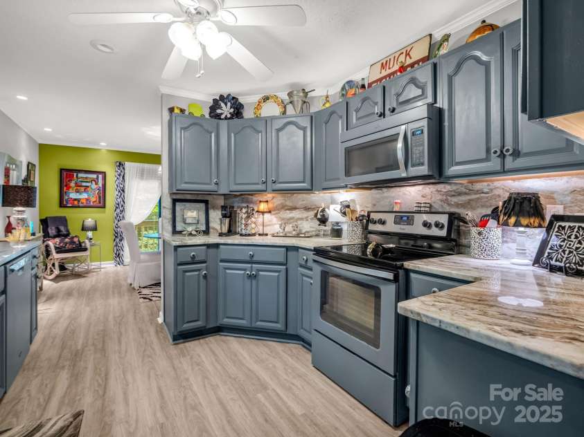 134 Downing Place, Lake Lure, NC 28746.  MLS# CAR4289968, YatesRealty ID 32258. Granite countertops & backsplash