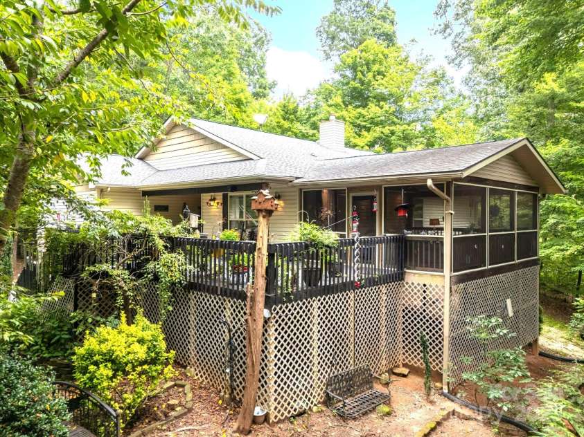 134 Downing Place, Lake Lure, NC 28746.  MLS# CAR4289968, YatesRealty ID 32258. Welcome to 134 Downing Pl.