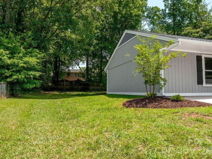138 Oak Hill Drive, Forest City, NC 28043.  MLS# CAR4394630, YatesRealty ID 32258. 