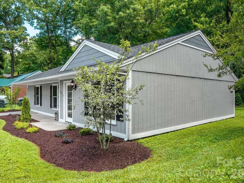 138 Oak Hill Drive, Forest City, NC 28043.  MLS# CAR4394630, YatesRealty ID 32258. 