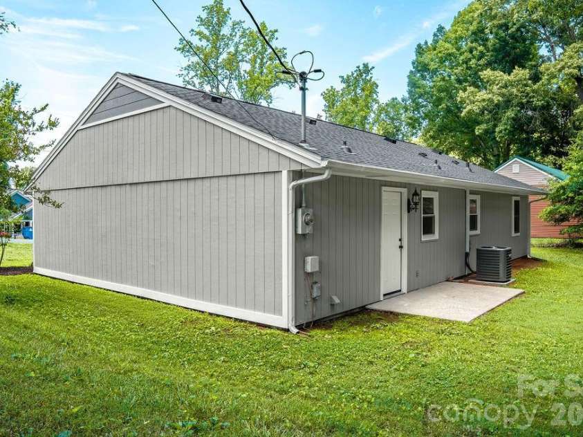 138 Oak Hill Drive, Forest City, NC 28043.  MLS# CAR4394630, YatesRealty ID 32258. 