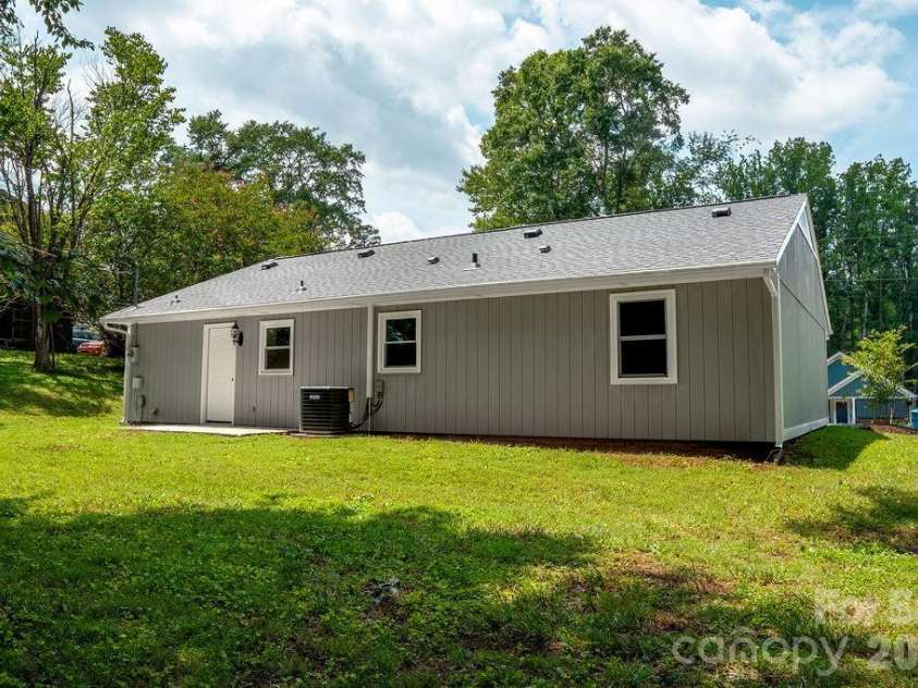 138 Oak Hill Drive, Forest City, NC 28043.  MLS# CAR4394630, YatesRealty ID 32258. 