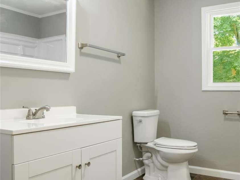 138 Oak Hill Drive, Forest City, NC 28043.  MLS# CAR4394630, YatesRealty ID 32258. Hall Bath
