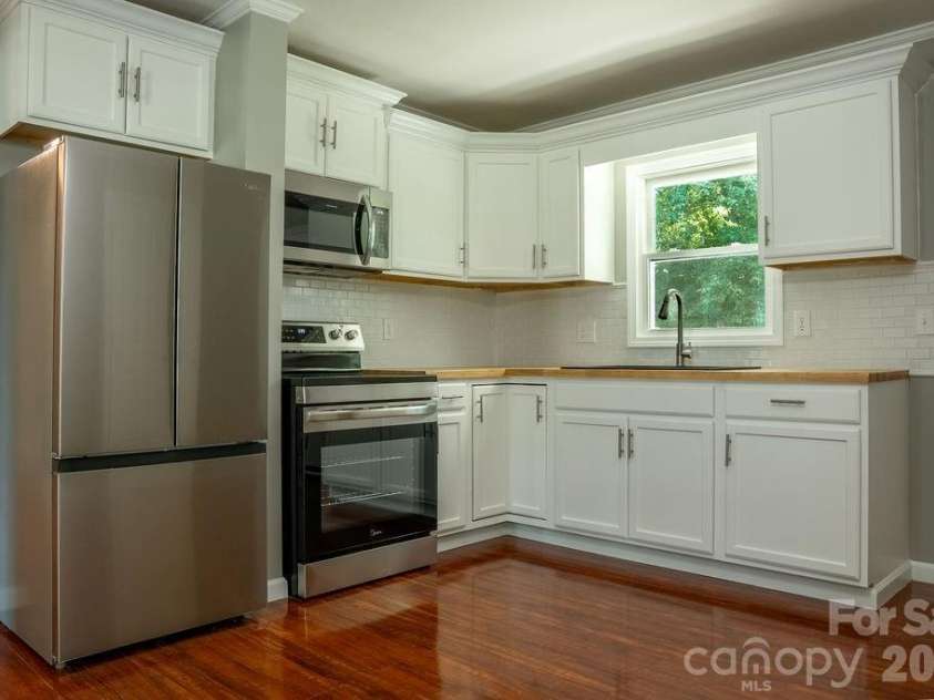 138 Oak Hill Drive, Forest City, NC 28043.  MLS# CAR4394630, YatesRealty ID 32258. Kitchen