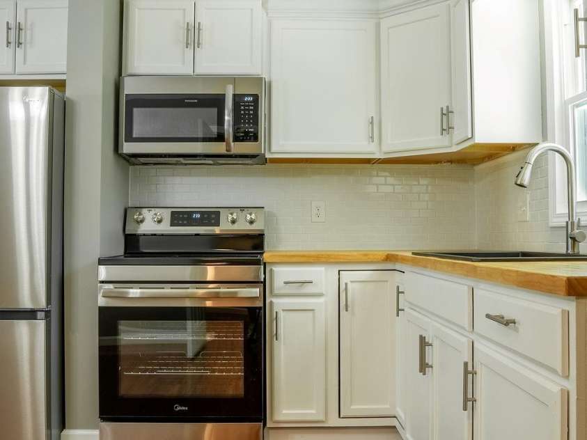 138 Oak Hill Drive, Forest City, NC 28043.  MLS# CAR4394630, YatesRealty ID 32258. Kitchen