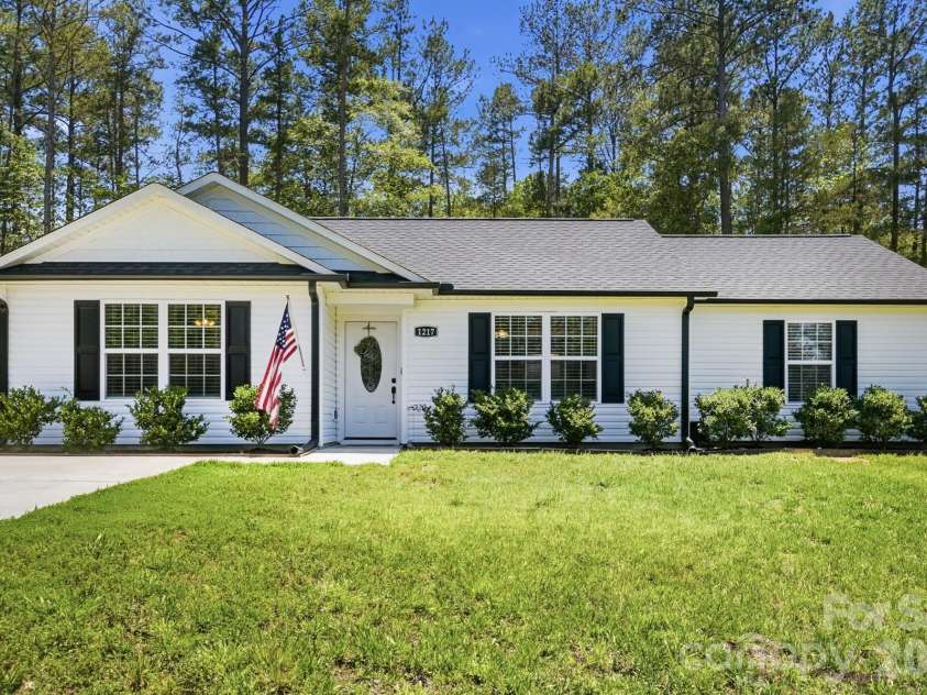 1217 Belmont Circle Drive, Lancaster, SC 29720.  MLS# CAR4387935, YatesRealty ID 32259. 