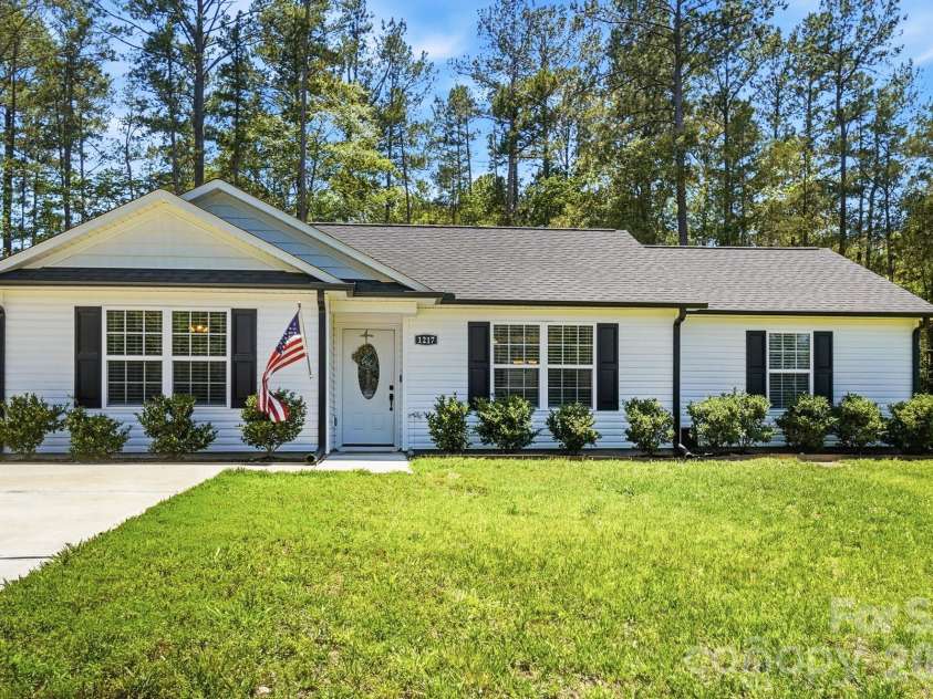 1217 Belmont Circle Drive, Lancaster, SC 29720.  MLS# CAR4387935, YatesRealty ID 32259. 