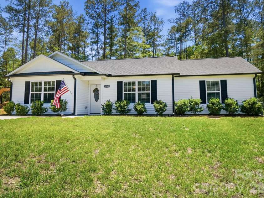 1217 Belmont Circle Drive, Lancaster, SC 29720.  MLS# CAR4387935, YatesRealty ID 32259. 