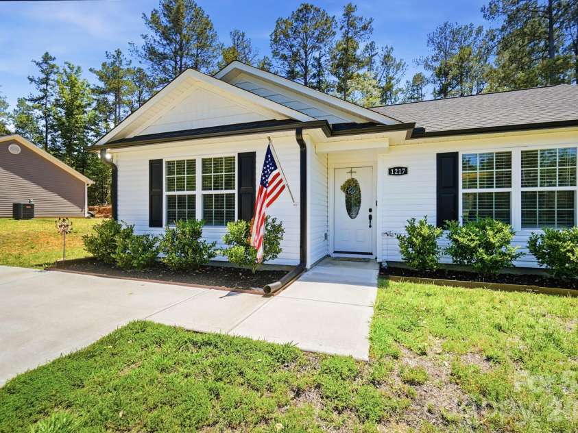 1217 Belmont Circle Drive, Lancaster, SC 29720.  MLS# CAR4387935, YatesRealty ID 32259. 