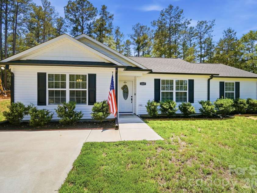 1217 Belmont Circle Drive, Lancaster, SC 29720.  MLS# CAR4387935, YatesRealty ID 32259. 
