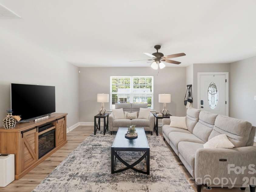 1217 Belmont Circle Drive, Lancaster, SC 29720.  MLS# CAR4387935, YatesRealty ID 32259. 