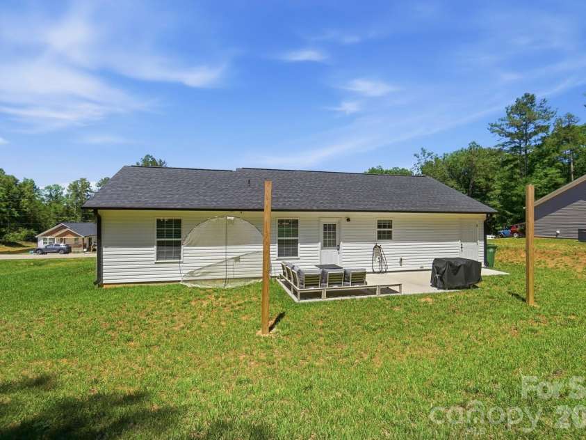 1217 Belmont Circle Drive, Lancaster, SC 29720.  MLS# CAR4387935, YatesRealty ID 32259. 