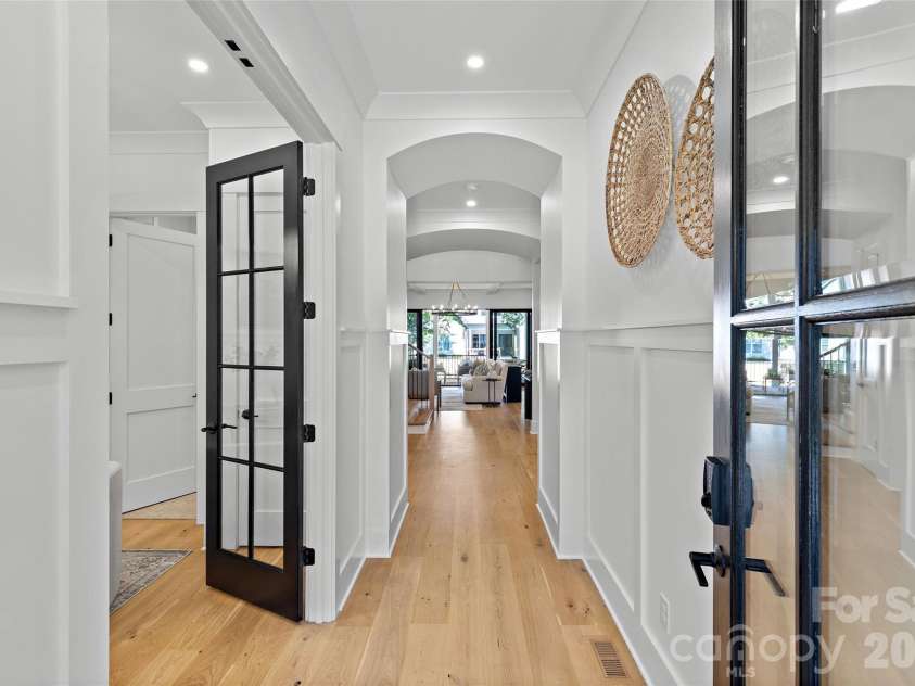 2425 Lola Avenue, Charlotte, NC 28205.  MLS# CAR4386343, YatesRealty ID 32260. 