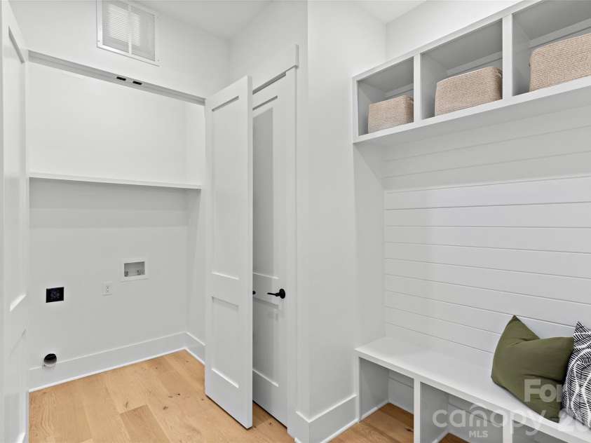 2425 Lola Avenue, Charlotte, NC 28205.  MLS# CAR4386343, YatesRealty ID 32260. 