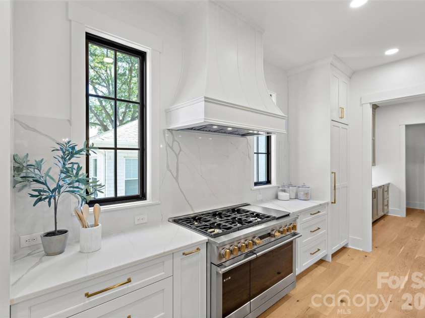 2425 Lola Avenue, Charlotte, NC 28205.  MLS# CAR4386343, YatesRealty ID 32260. 