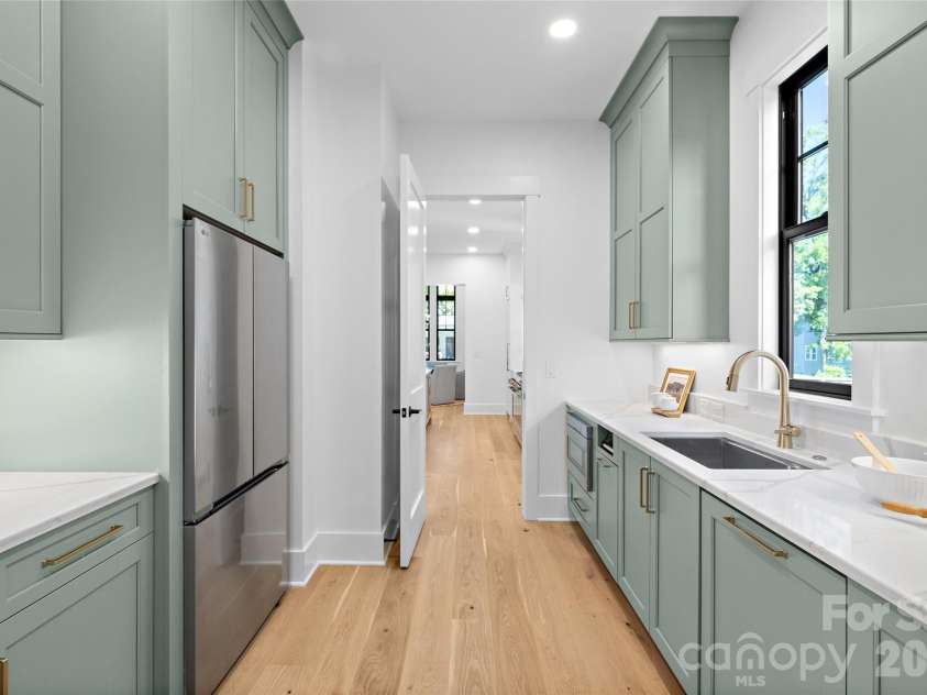 2425 Lola Avenue, Charlotte, NC 28205.  MLS# CAR4386343, YatesRealty ID 32260. 