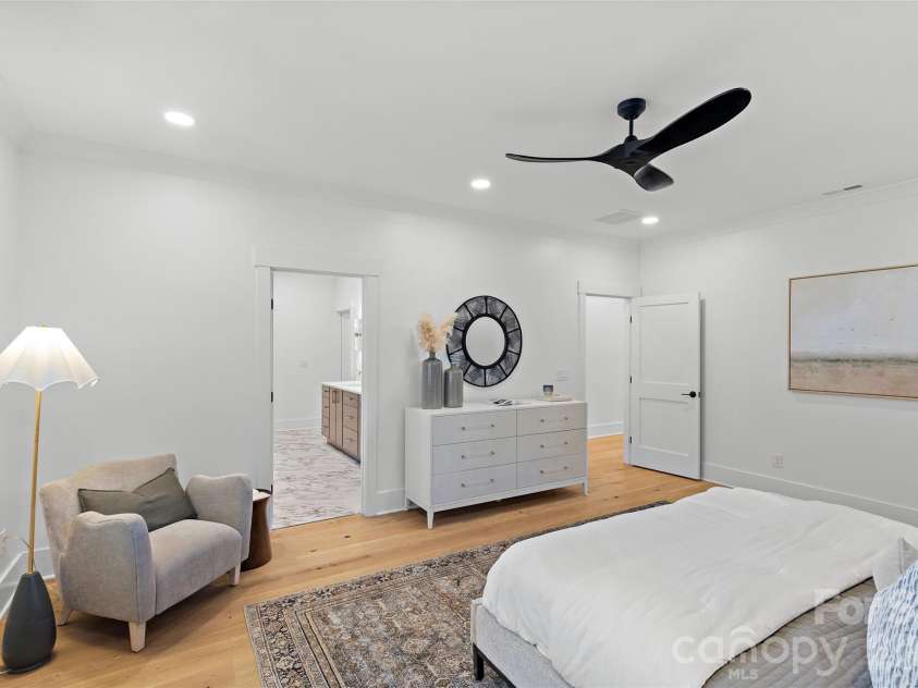 2425 Lola Avenue, Charlotte, NC 28205.  MLS# CAR4386343, YatesRealty ID 32260. 