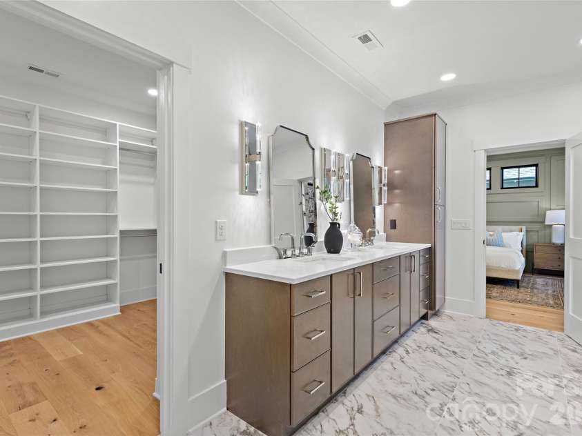 2425 Lola Avenue, Charlotte, NC 28205.  MLS# CAR4386343, YatesRealty ID 32260. 