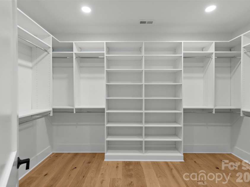 2425 Lola Avenue, Charlotte, NC 28205.  MLS# CAR4386343, YatesRealty ID 32260. 