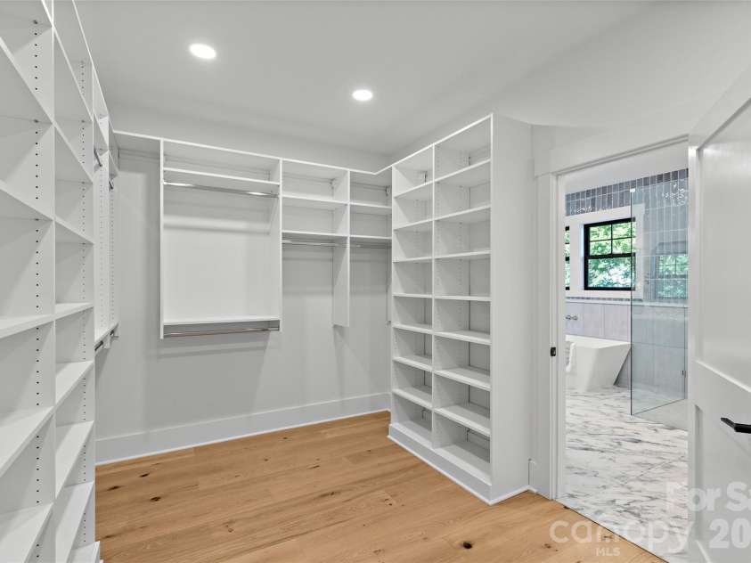 2425 Lola Avenue, Charlotte, NC 28205.  MLS# CAR4386343, YatesRealty ID 32260. 