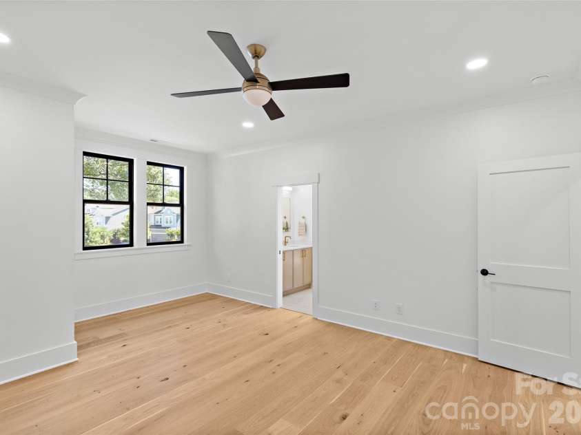 2425 Lola Avenue, Charlotte, NC 28205.  MLS# CAR4386343, YatesRealty ID 32260. 