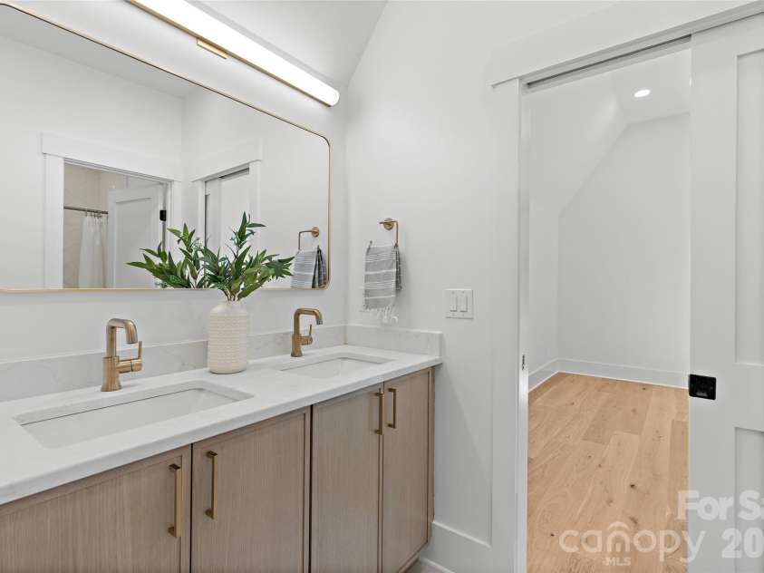 2425 Lola Avenue, Charlotte, NC 28205.  MLS# CAR4386343, YatesRealty ID 32260. 