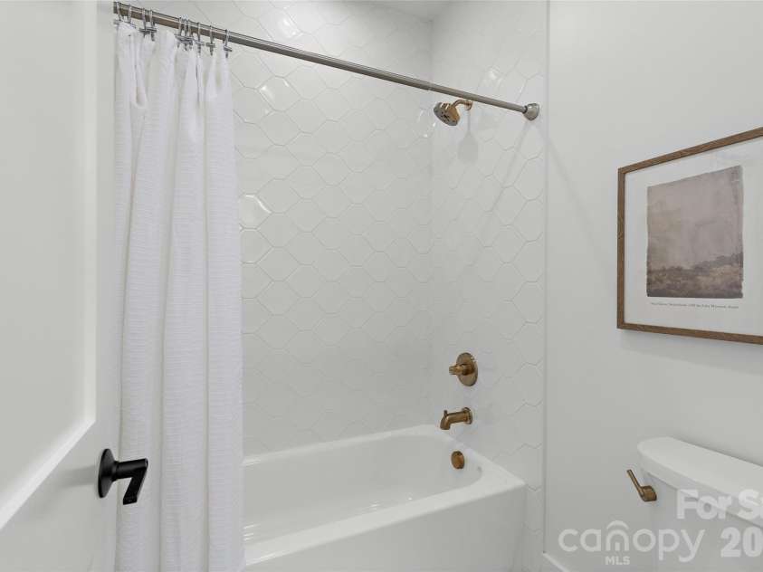 2425 Lola Avenue, Charlotte, NC 28205.  MLS# CAR4386343, YatesRealty ID 32260. 