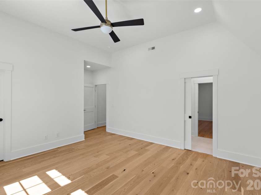 2425 Lola Avenue, Charlotte, NC 28205.  MLS# CAR4386343, YatesRealty ID 32260. 