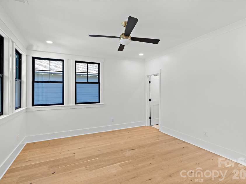 2425 Lola Avenue, Charlotte, NC 28205.  MLS# CAR4386343, YatesRealty ID 32260. 