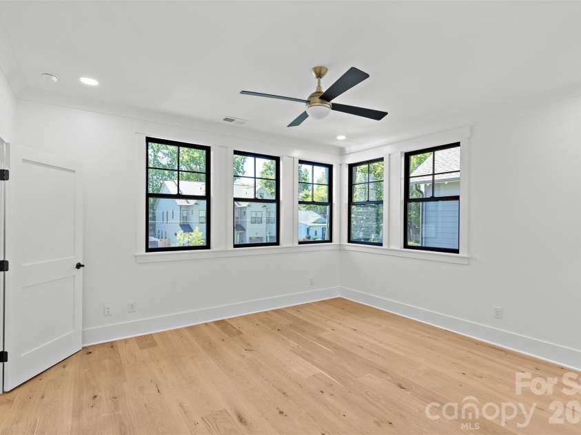 2425 Lola Avenue, Charlotte, NC 28205.  MLS# CAR4386343, YatesRealty ID 32260. 