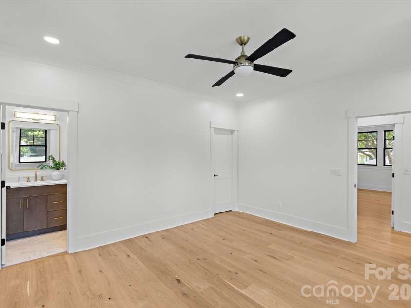 2425 Lola Avenue, Charlotte, NC 28205.  MLS# CAR4386343, YatesRealty ID 32260. 