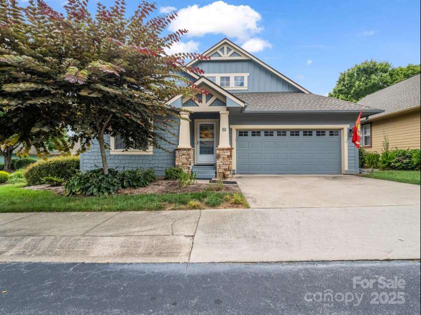 27 Gray Wolf Lane, Hendersonville, NC 28792.  MLS# CAR4285060, YatesRealty ID 32261. 