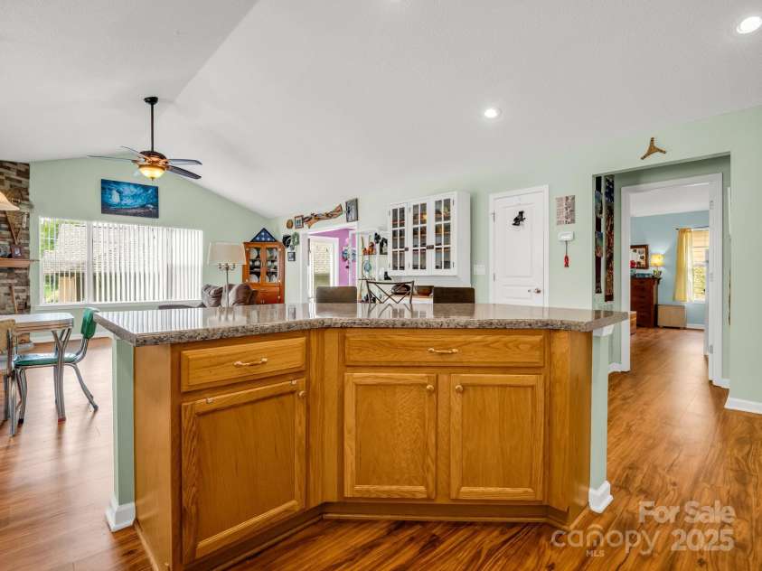 27 Gray Wolf Lane, Hendersonville, NC 28792.  MLS# CAR4285060, YatesRealty ID 32261. 