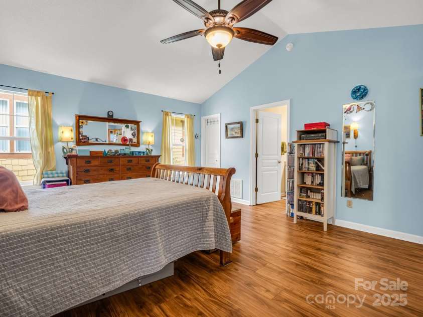 27 Gray Wolf Lane, Hendersonville, NC 28792.  MLS# CAR4285060, YatesRealty ID 32261. 