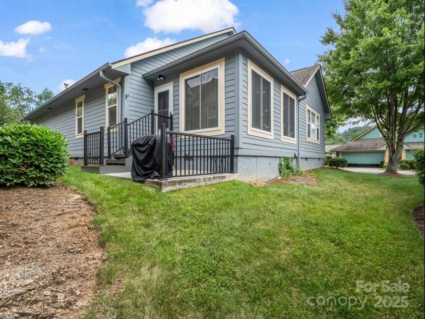 27 Gray Wolf Lane, Hendersonville, NC 28792.  MLS# CAR4285060, YatesRealty ID 32261. Back Patio