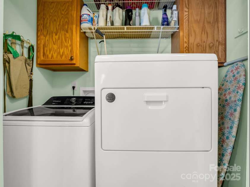27 Gray Wolf Lane, Hendersonville, NC 28792.  MLS# CAR4285060, YatesRealty ID 32261. Hall Laundry Room