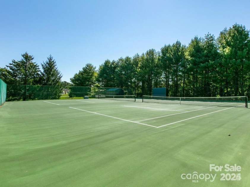27 Gray Wolf Lane, Hendersonville, NC 28792.  MLS# CAR4285060, YatesRealty ID 32261. Tennis Courts