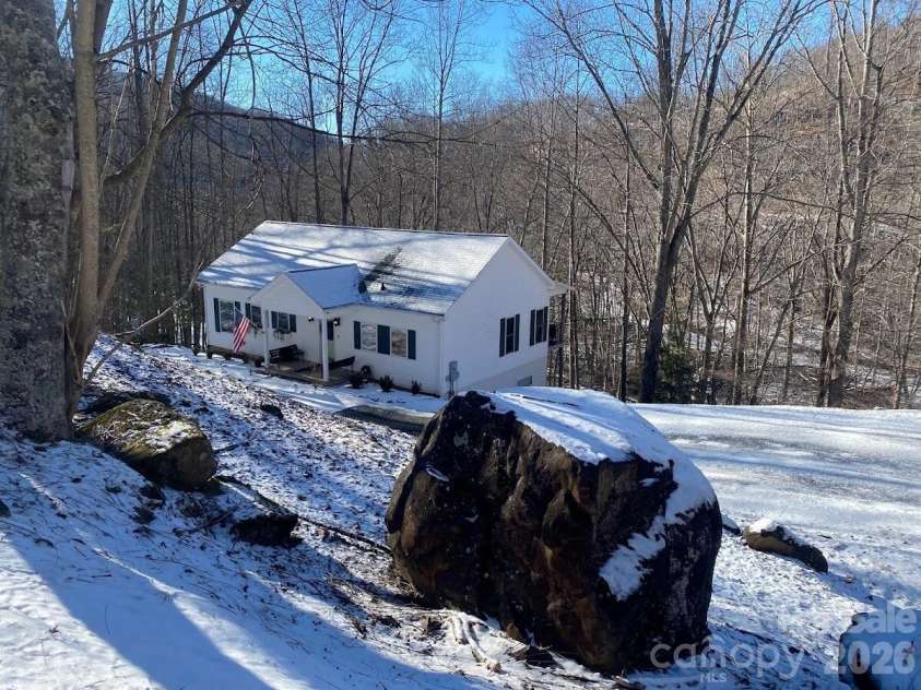 39 Rogers Creek Drive, Bakersville, NC 28705.  MLS# CAR4396215, YatesRealty ID 32262. 