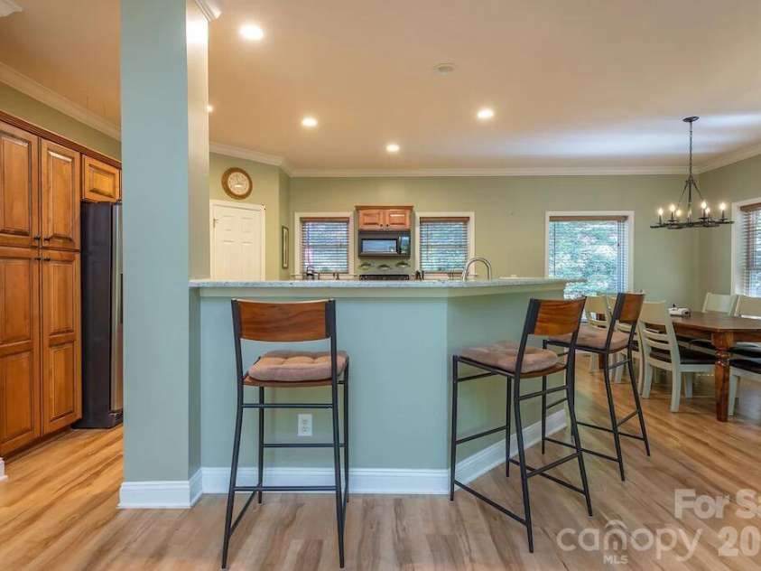 39 Rogers Creek Drive, Bakersville, NC 28705.  MLS# CAR4396215, YatesRealty ID 32262. 