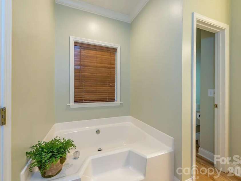 39 Rogers Creek Drive, Bakersville, NC 28705.  MLS# CAR4396215, YatesRealty ID 32262. 