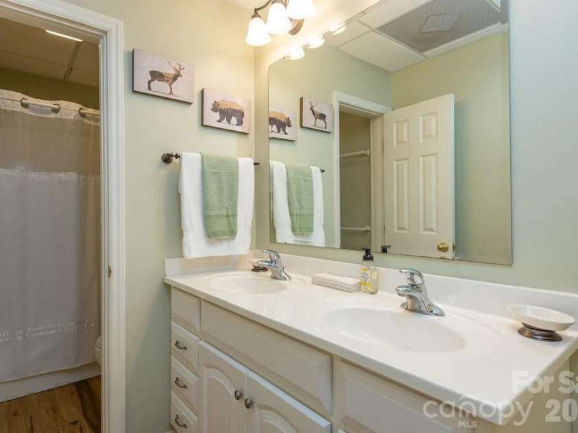 39 Rogers Creek Drive, Bakersville, NC 28705.  MLS# CAR4396215, YatesRealty ID 32262. 