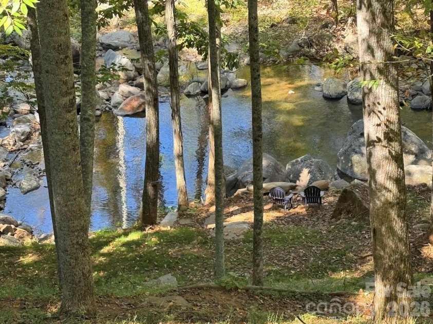 39 Rogers Creek Drive, Bakersville, NC 28705.  MLS# CAR4396215, YatesRealty ID 32262. 