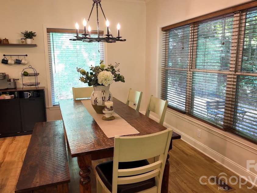 39 Rogers Creek Drive, Bakersville, NC 28705.  MLS# CAR4396215, YatesRealty ID 32262. 