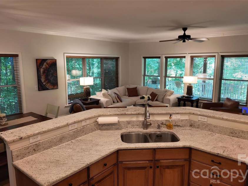 39 Rogers Creek Drive, Bakersville, NC 28705.  MLS# CAR4396215, YatesRealty ID 32262. 