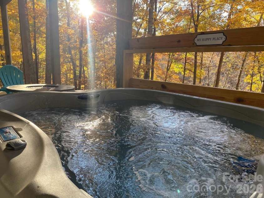 39 Rogers Creek Drive, Bakersville, NC 28705.  MLS# CAR4396215, YatesRealty ID 32262. 