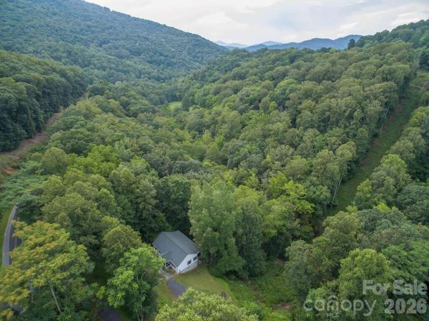 39 Rogers Creek Drive, Bakersville, NC 28705.  MLS# CAR4396215, YatesRealty ID 32262. 