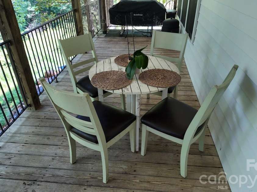 39 Rogers Creek Drive, Bakersville, NC 28705.  MLS# CAR4396215, YatesRealty ID 32262. 