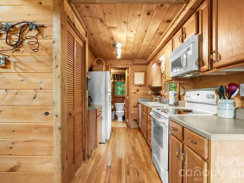 122 Cedar Cove Lane, Zionville, NC 28698.  MLS# CAR4393983, YatesRealty ID 32263. 